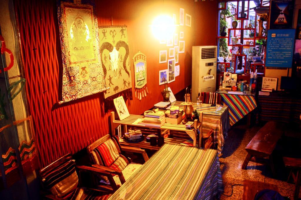 Dengba Hostel Chengdu Branch Exteriör bild